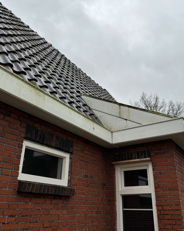 Voor: Boeidelen gereinigd