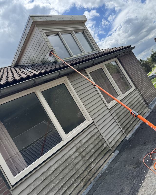 Voor: Dakkapel, gevelbekleding en ramen