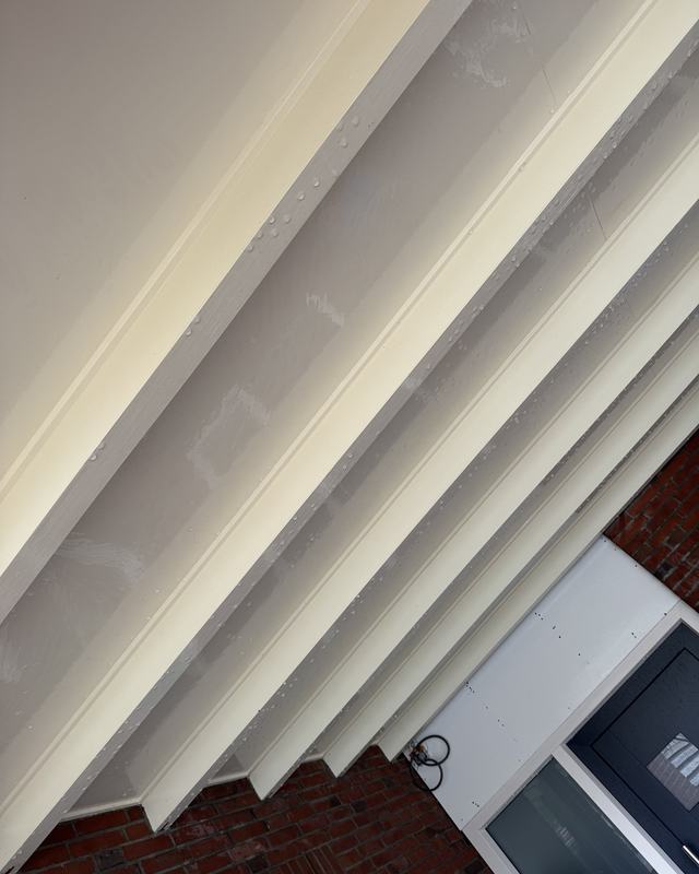 Na: Houten overstek