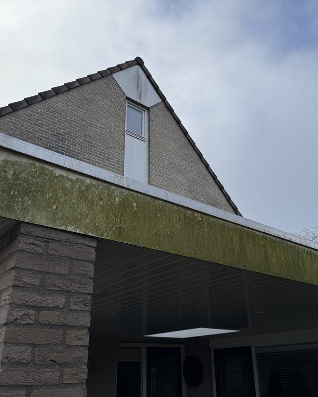 Voor: Boeiboord van een overkapping