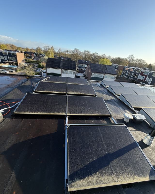 Voor: Zonnepanelen op een plat dak